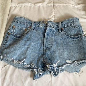 Levi shorts size 27/28
